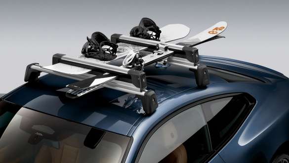 Porte-skis et snowboards BMW extensible latéralement pour la BMW Série 4 Coupé G22 2020 Porte-skis et snowboards BMW extensible latéralement pour la BMW Série 4 Coupé G22 2020, vue en gros plan
