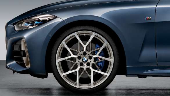 Jante forgée 20" M Performance à rayons en Y 795 M, bicolore (Ferricgrau matt, polie au tour), jante individuelle sans pneus à l’avant de la BMW Série 4 Coupé G22 2020 Jante forgée 20" M Performance à rayons en Y 795 M bicolore (Ferricgrau matt, polie au tour), jante individuelle sans pneu à l'avant de la BMW Série 4 Coupé G22 2020, vue en gros plan