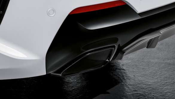 Embout d’échappement M en Schwarz hochglänzend à gauche de la BMW Série 4 Coupé G22 2020 Embout d’échappement M en Schwarz hochglänzend à gauche de la BMW Série 4 Coupé G22 2020, vue en gros plan