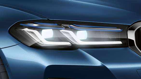 BMW Laserlight de la BMW Série 5 Berline G30 BMW Laserlight de la BMW Série 5 Berline G30 restylage 2020 en Phytonicblau, vue en gros plan avant