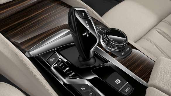 Éléments de commande de la BMW Série 5 Berline G30 Éléments de commande en Schwarz hochglänzend de la BMW Série 5 Berline G30 restylage 2020, intérieur