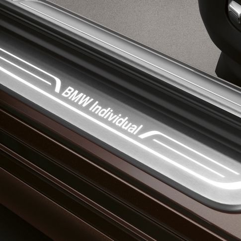 BMW Série 7 Berline Individual, seuils de porte BMW Série 7 Berline : Seuils de porte avec insigne BMW Individual