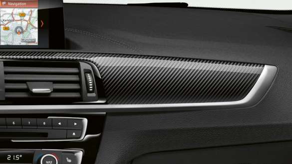 Éléments stylistiques M spécifiques BMW M240i Coupé Éléments stylistiques M spécifiques BMW M240i Coupé F22 2017 vue en gros plan de l’habitacle