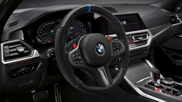 Volant M Performance Pro BMW M4 Competition Cabrio avec M xDrive G83 2021 BMW M4 Competition Cabrio avec M xDrive G83 2021 volant M Performance Pro habitacle vue en gros plan
