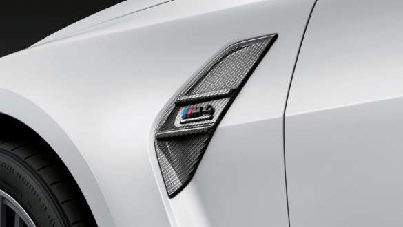 Air Breather M Performance en carbone de la BMW M4 Competition Cabrio G83 2021 BMW M4 Competiton Cabrio avec M xDrive G83 2021 Air Breather M Performance en carbone vue en gros plan
