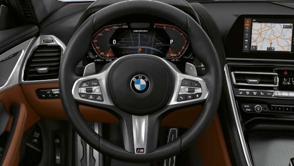 Volant M en cuir. Poste de conduite de la BMW M850i xDrive Coupé, avec volant M en cuir.
