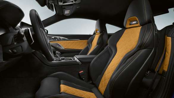 Garnissage tout cuir Merino/Alcantara. BMW M8 Competition Coupé avec garnissage tout cuir Merino/Alcantara.