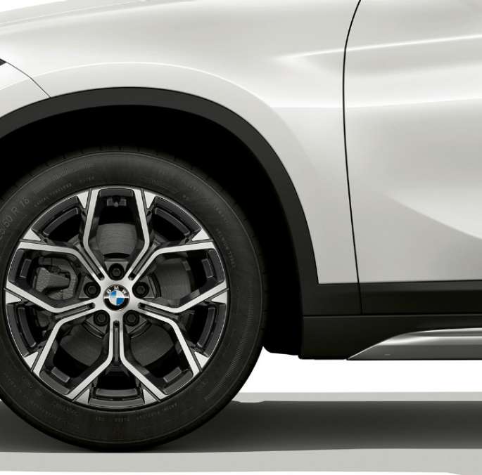 BMW X1, Modèle xLine, jante en alliage léger BMW X1, Modèle xLine, vue de profil avec gros plan sur les jantes en alliage léger
