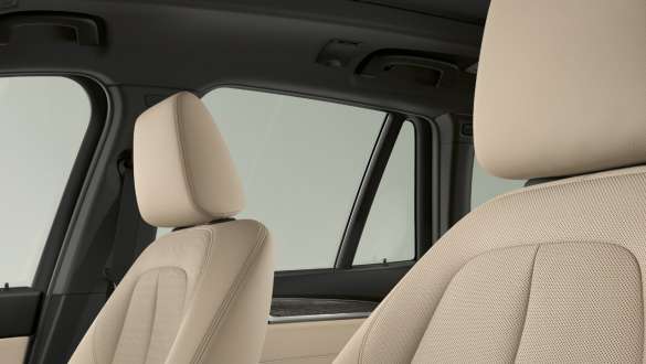 Cuir Dakota perforé | Oyster/surpiqûres en Grau. BMW X1, intérieur avec garnissage en cuir Dakota perforé | Oyster/surpiqûres en Grau.