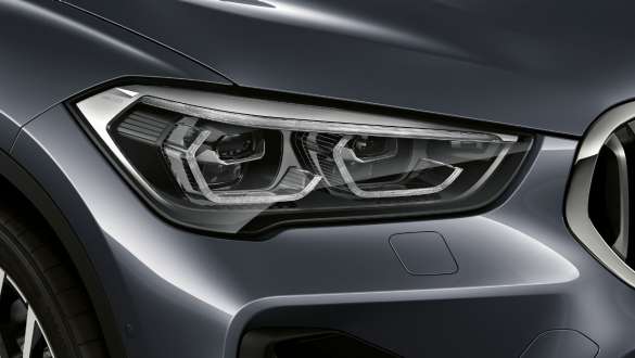 BMW X1, phares LED adaptatifs BMW X1, gros plan des Adaptive LED Headlights.