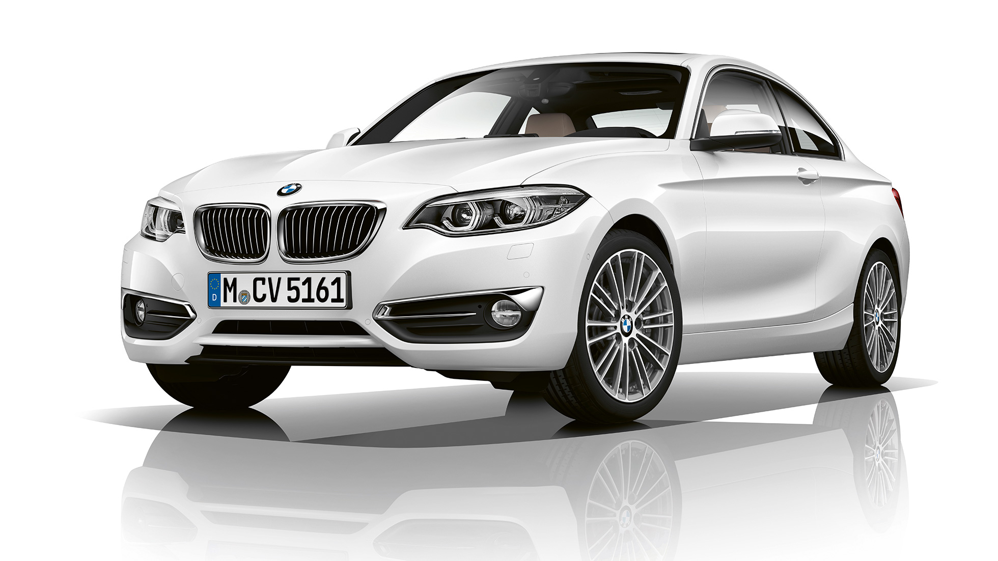 BMW Série 2 Coupé, Modèle Luxury, vue de trois quarts face BMW Série 2 Coupé, Modèle Luxury, vue de trois quarts face