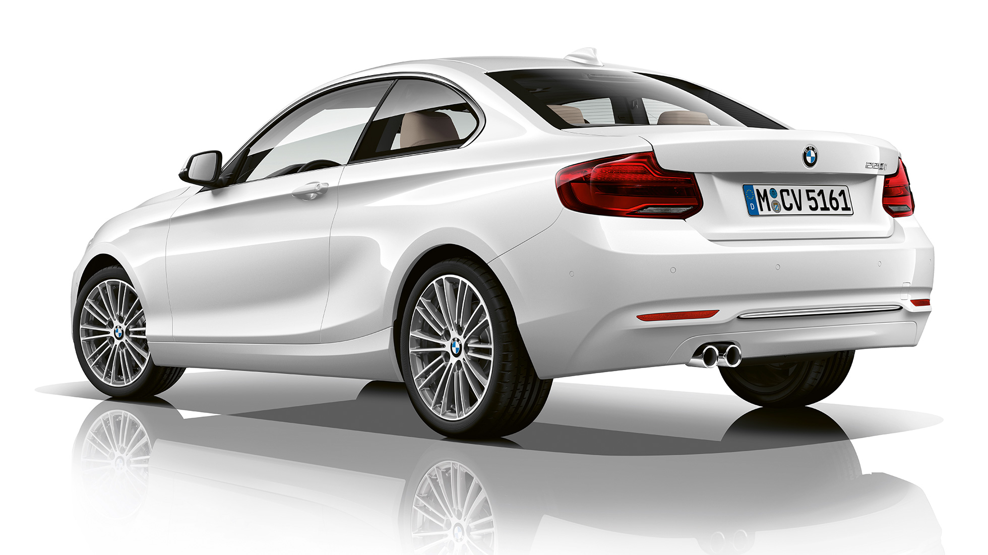 BMW Série 2 Coupé, Modèle Luxury, vue de trois quarts de la poupe BMW Série 2 Coupé, Modèle Luxury, vue de trois quarts de la poupe