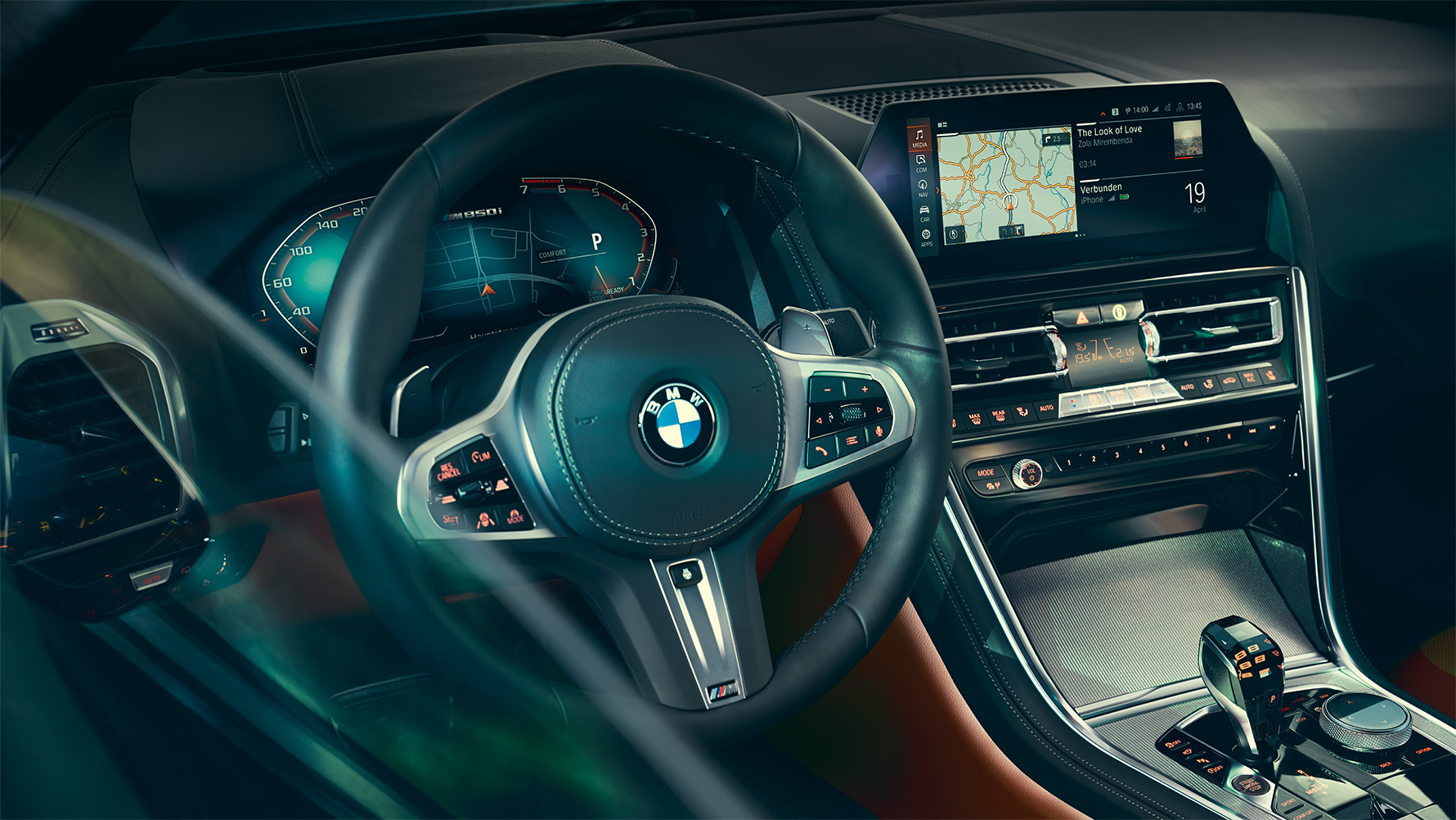 BMW Série 8 Coupé, poste de conduite Détail : l'habitacle de la BMW Série 8 Coupé, mise en évidence du volant.