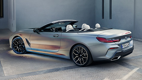 BMW Série 8 Cabrio (G14) vue de trois quarts de profil à l’arrêt BMW Série 8 Cabrio (G14) vue de trois quarts de profil à l’arrêt