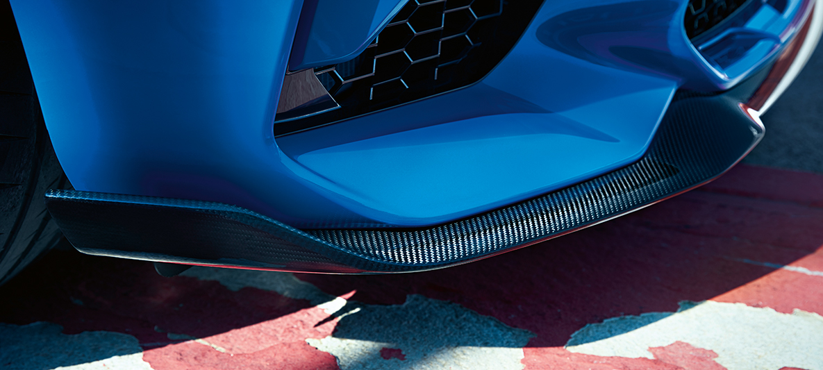 Diffuseur avant BMW M2 CS Diffuseur avant BMW M2 CS F87 Misano Blau metallic vue en gros plan