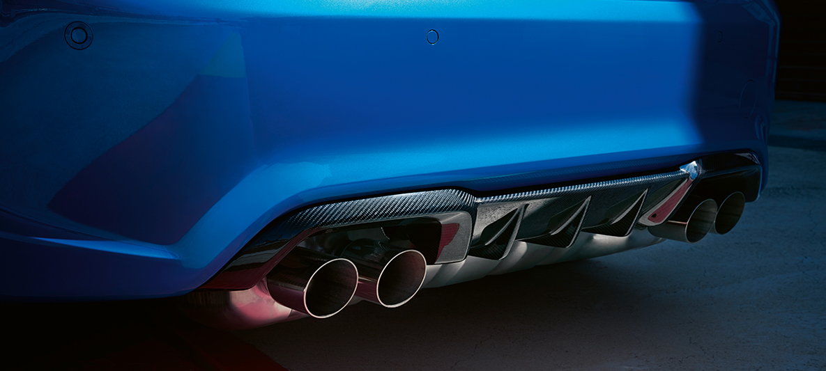Diffuseur arrière BMW M2 CS Diffuseur arrière BMW M2 CS F87 Misano Blau metallic vue en gros plan
