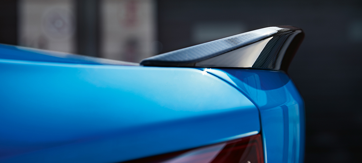 Becquet arrière BMW M2 CS Becquet arrière BMW M2 CS F87 Misano Blau metallic vue en gros plan