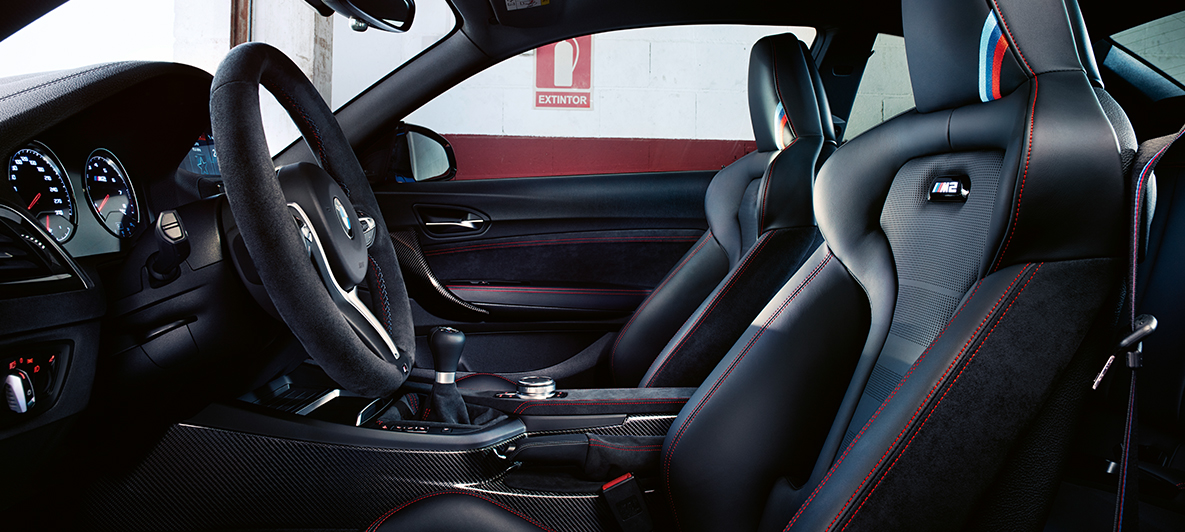 Habitacle BMW M2 CS Habitacle BMW M2 CS F87 Misano Blau metallic vue en gros plan