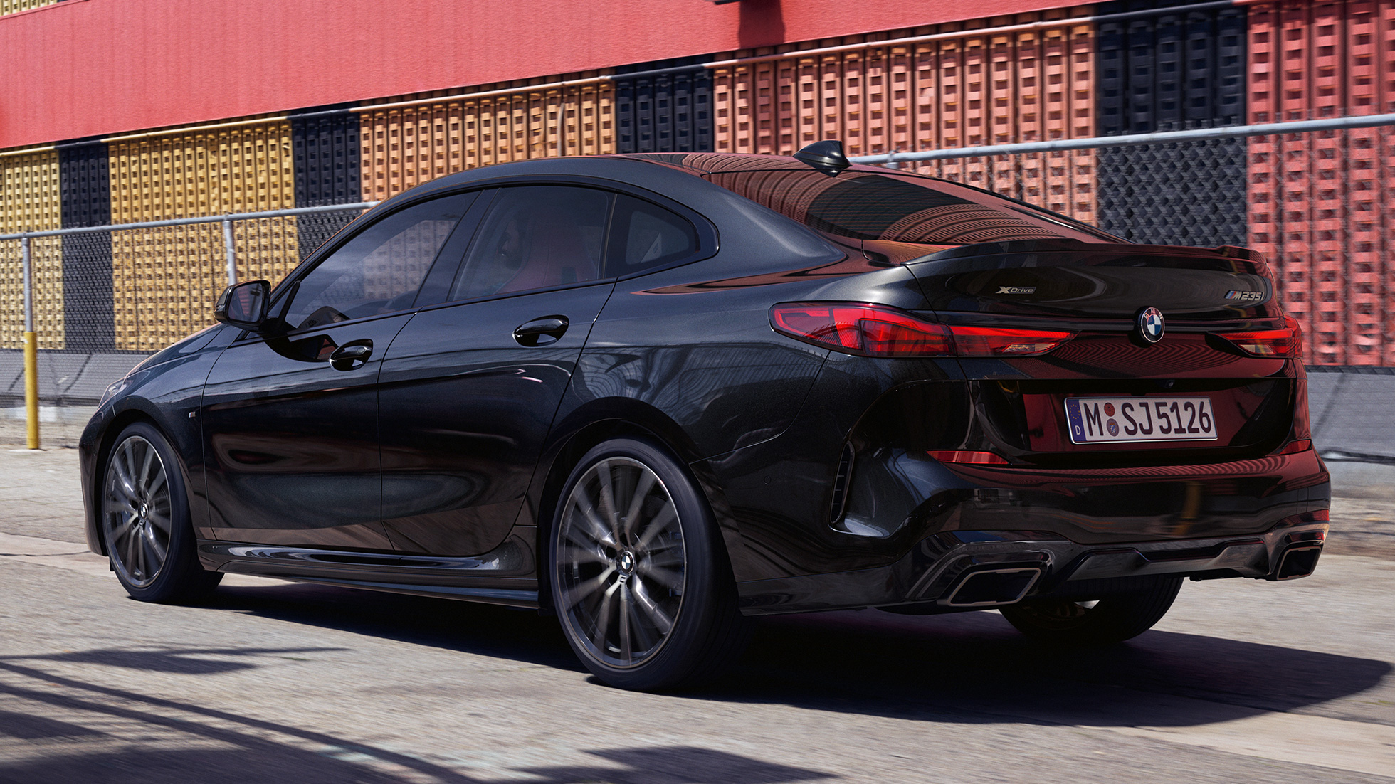 BMW M235i xDrive Gran Coupé, vue de trois quarts arrière BMW M235i xDrive Gran Coupé 2020 Black Sapphire metallic F44, vue de trois quarts arrière, extérieur