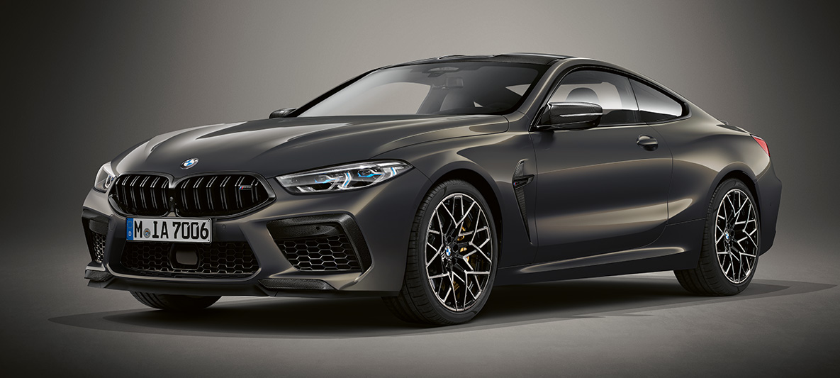 BMW Individual M8 Coupé en BMW Individual Dravit Grey metallic. BMW Individual M8 Coupé en BMW Individual Dravit Grey metallic, vue trois quarts avant.