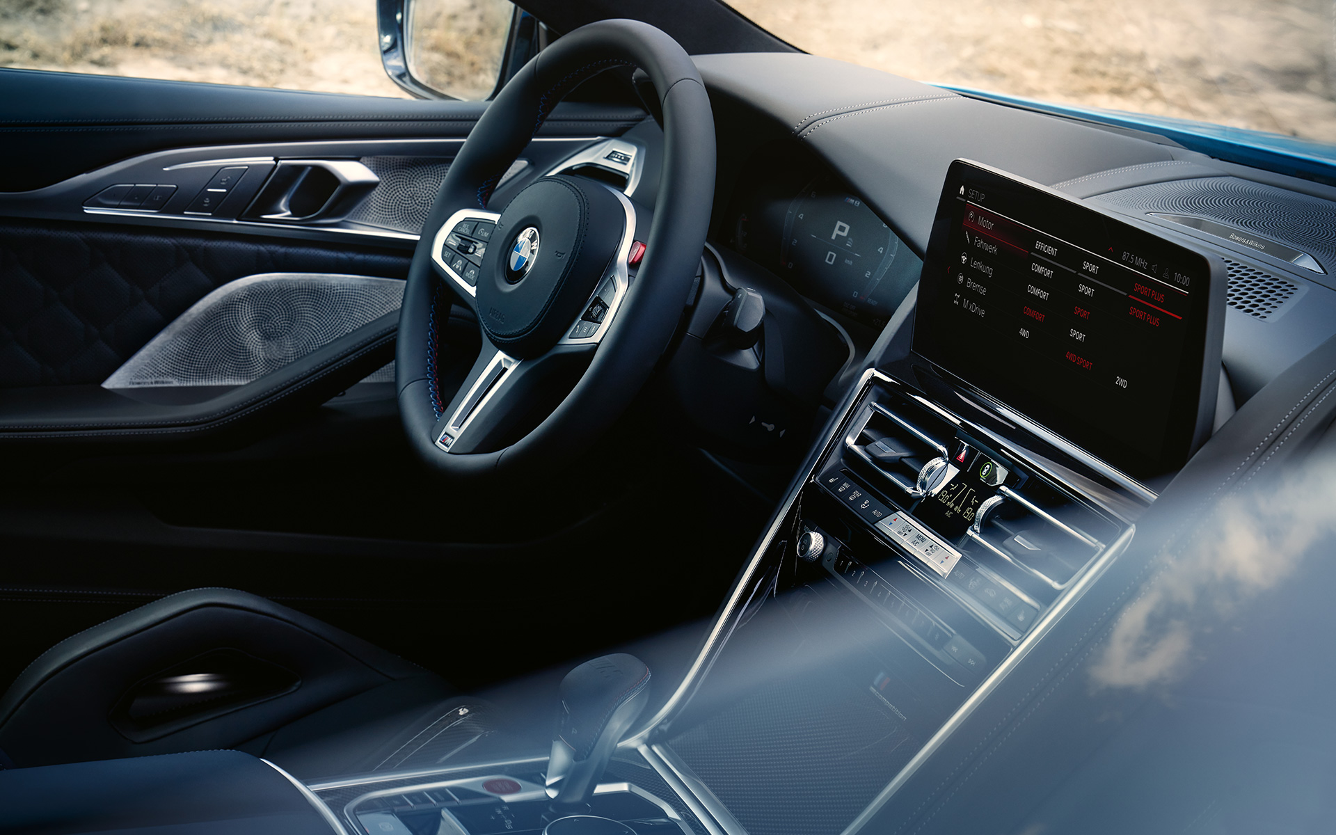 La BMW M8 Competition Coupé F92 LCI restylage 2022 Control Display habitacle