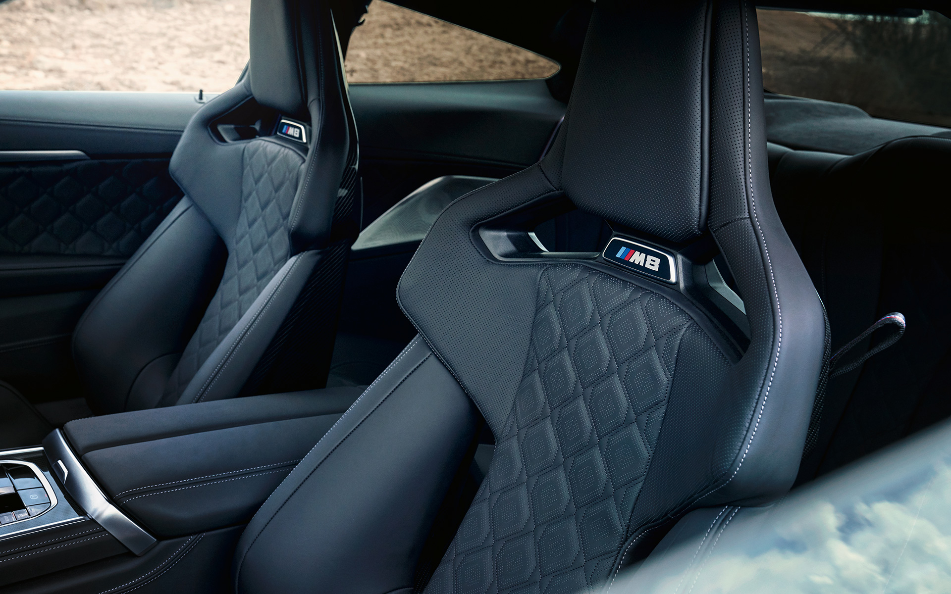 BMW M8 Coupé F92 LCI Facelift 2022 cockpit intérieur avec Sièges baquet sport M
