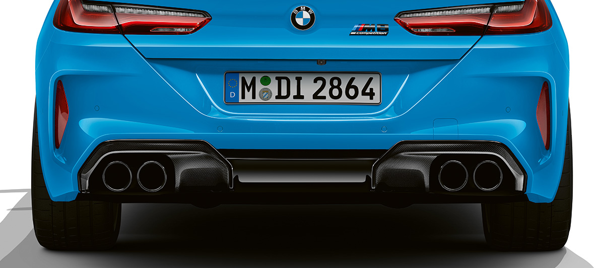 Garniture du diffuseur en plastique renforcé à la fibre de carbone la BMW M8 Competition Coupé F92 LCI restylage 2022 Daytona Beach Blau uni Jupe arrière Carbon vue en gros plan La BMW M8 Competition Coupé F92 LCI restylage 2022 Daytona Beach Blau uni pack M Carbon extérieur jupe arrière vue en gros plan garniture du diffuseur en plastique renforcé à la fibre de carbone