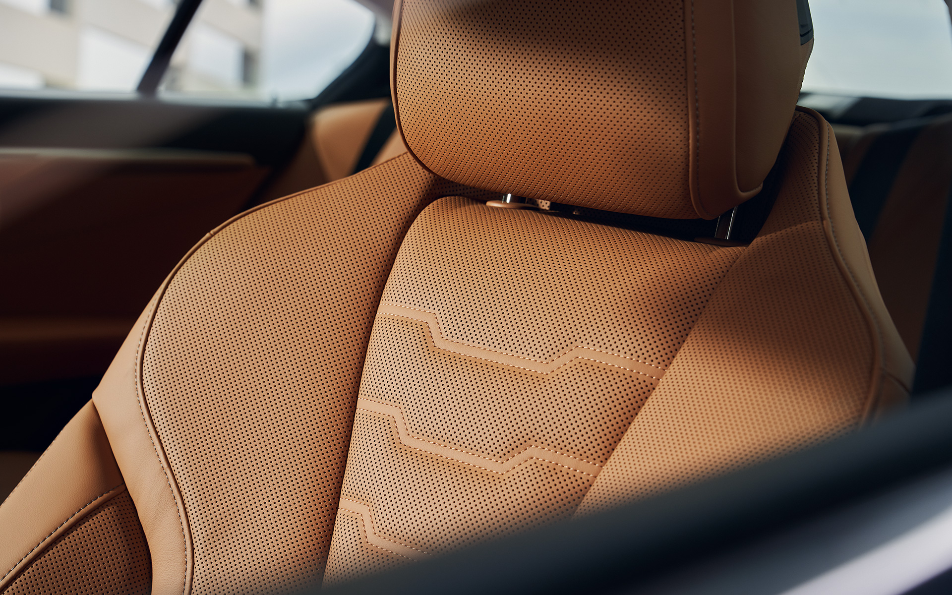 BMW M850i xDrive Gran Coupé G16 LCI restylage 2022 BMW Individual revêtement intérieur tout cuir Merino Cognac vue en gros plan
