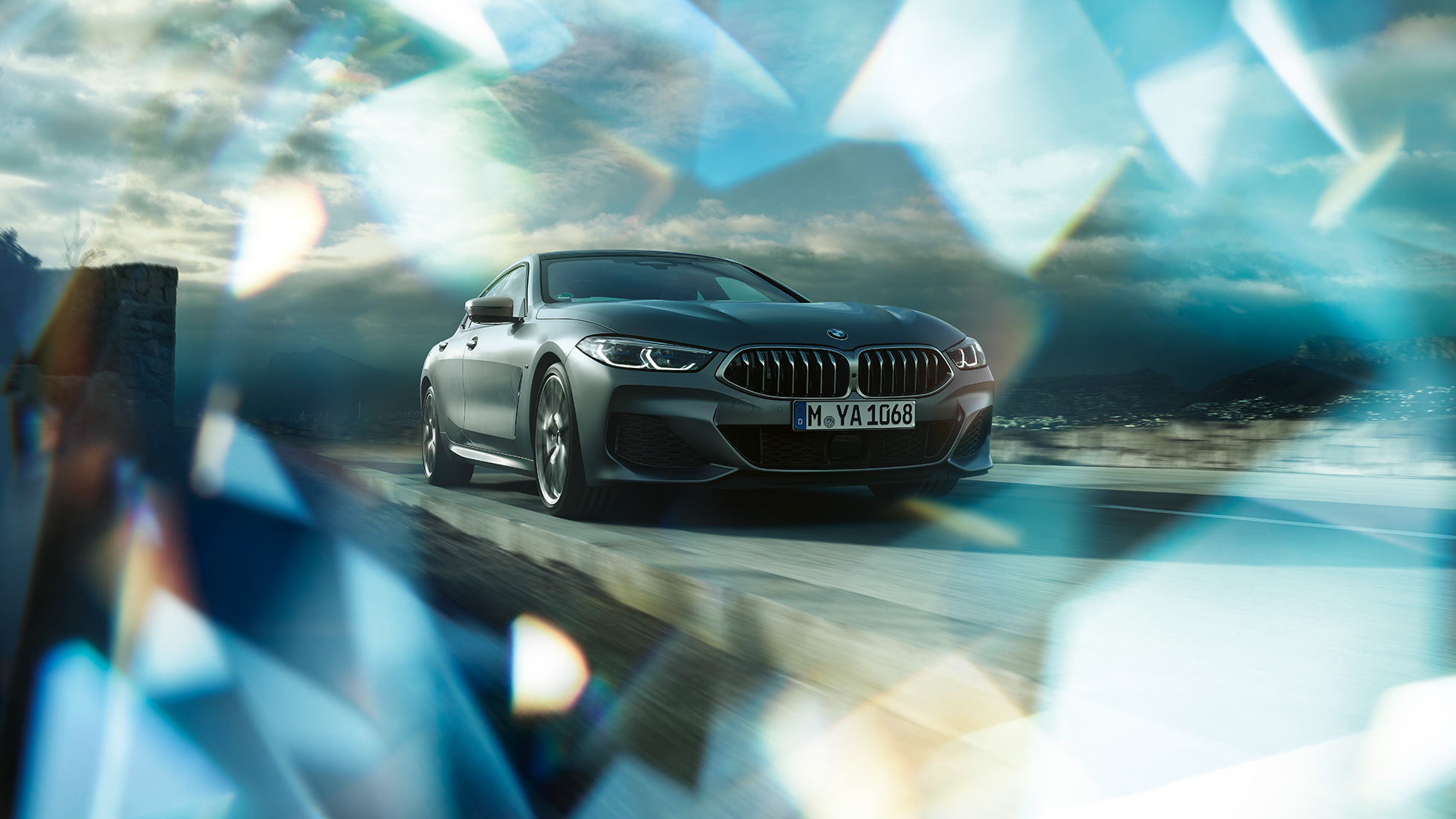 BMW M850i xDrive Gran Coupé, vue de trois quarts avant Vue frontale de trois quarts de la BMW M850i xDrive Gran Coupé G16 2019 en BMW Individual Frozen Bluestone metallic