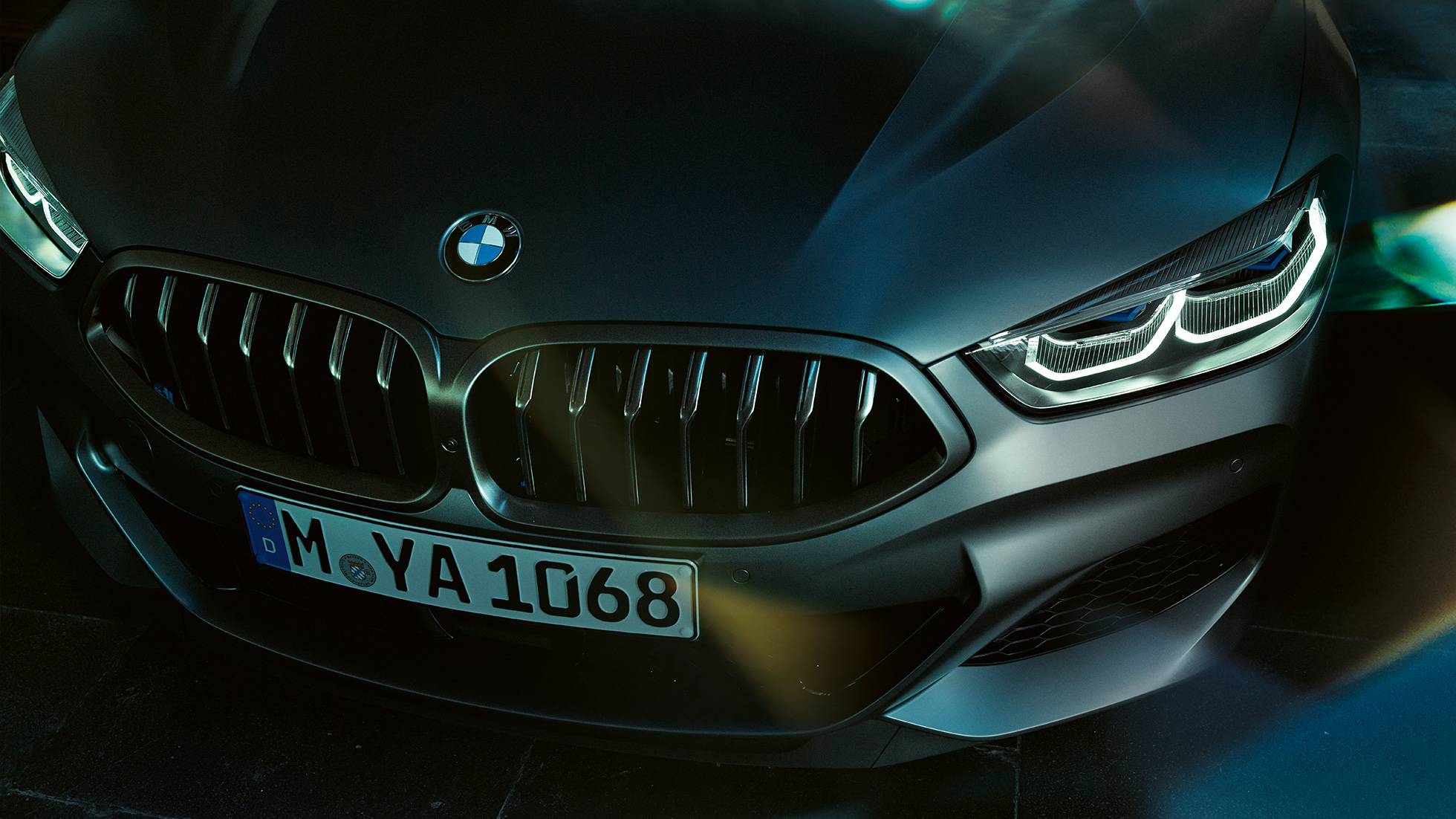 Doubles naseaux, BMW M850i xDrive Gran Coupé Vue frontale rapprochée des doubles naseaux de la BMW M850i xDrive Gran Coupé G16 2019 en BMW Individual Frozen Bluestone metallic