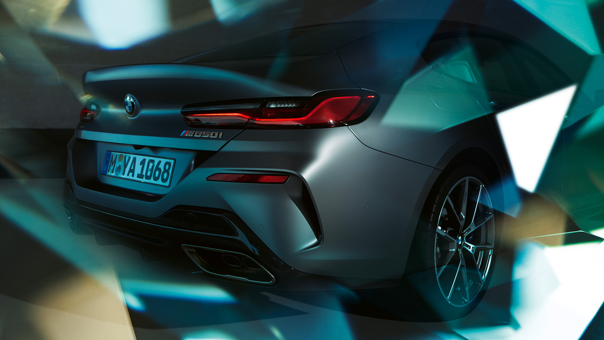 BMW M850i xDrive Gran Coupé, vue en gros plan de la poupe Vue arrière rapprochée de la BMW M850i xDrive Gran Coupé G16 2019 en BMW Individual Frozen Bluestone metallic