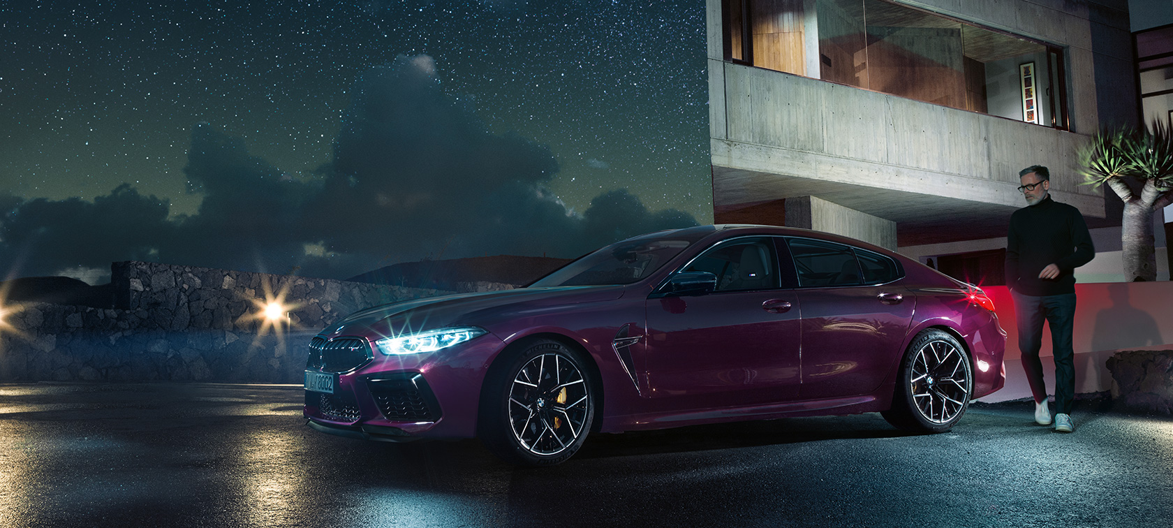 La nouvelle BMW M8 Competition Gran Coupé Vue de trois quarts de profil de la nouvelle BMW M8 Competition Gran Coupé F93 2020 en BMW Individual Ametrin metallic