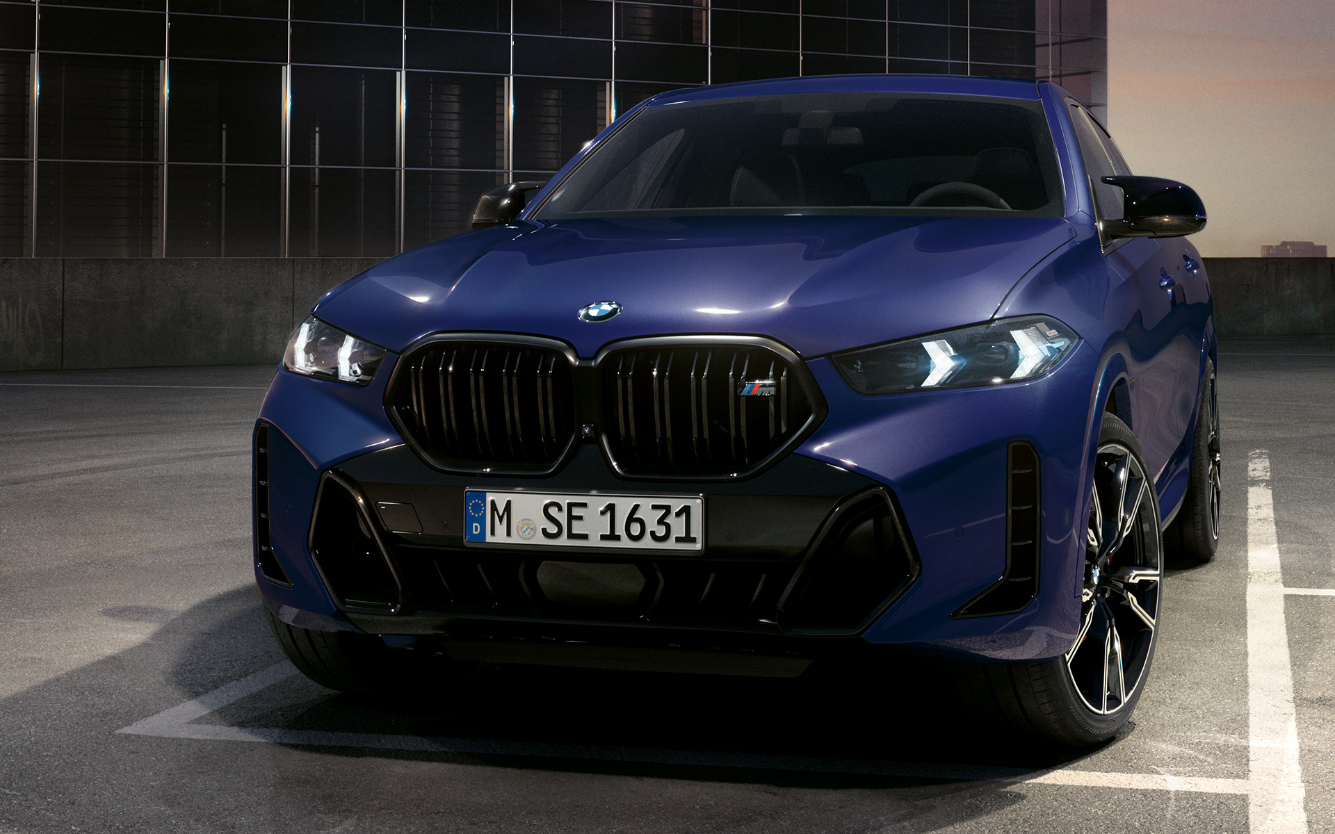 BMW X6 M60i xDrive G06 MP phares BMW X6 M60i xDrive G06 MP phares, vue en gros plan