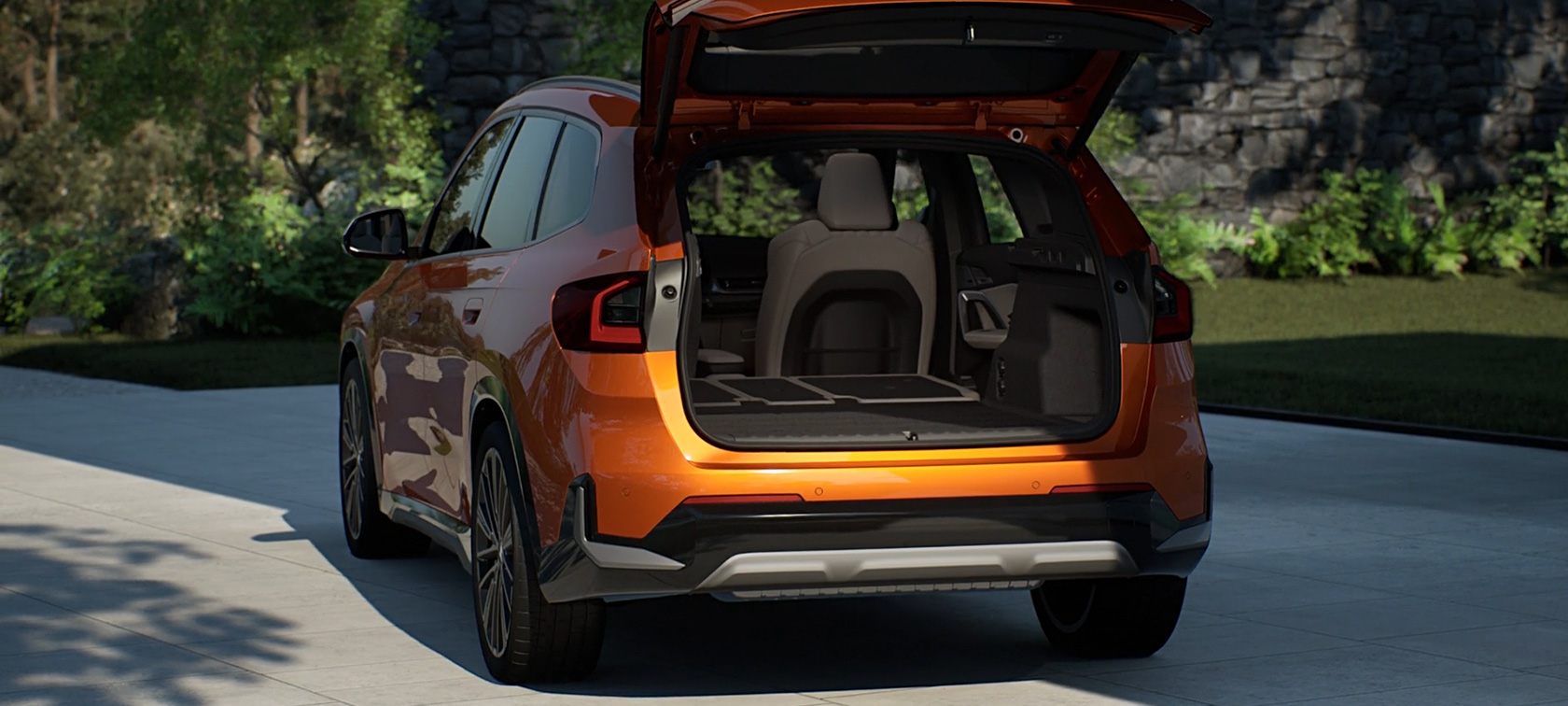 BMW X1 xDrive23i U11 ICE xLine Utah Orange metallic volume de coffre et attelage de remorque Volume du coffre et attelage de remorque BMW X1 xDrive23i U11 ICE Utah Orange metallic jantes BMW Individual 20" en alliage léger à multirayons 869 I