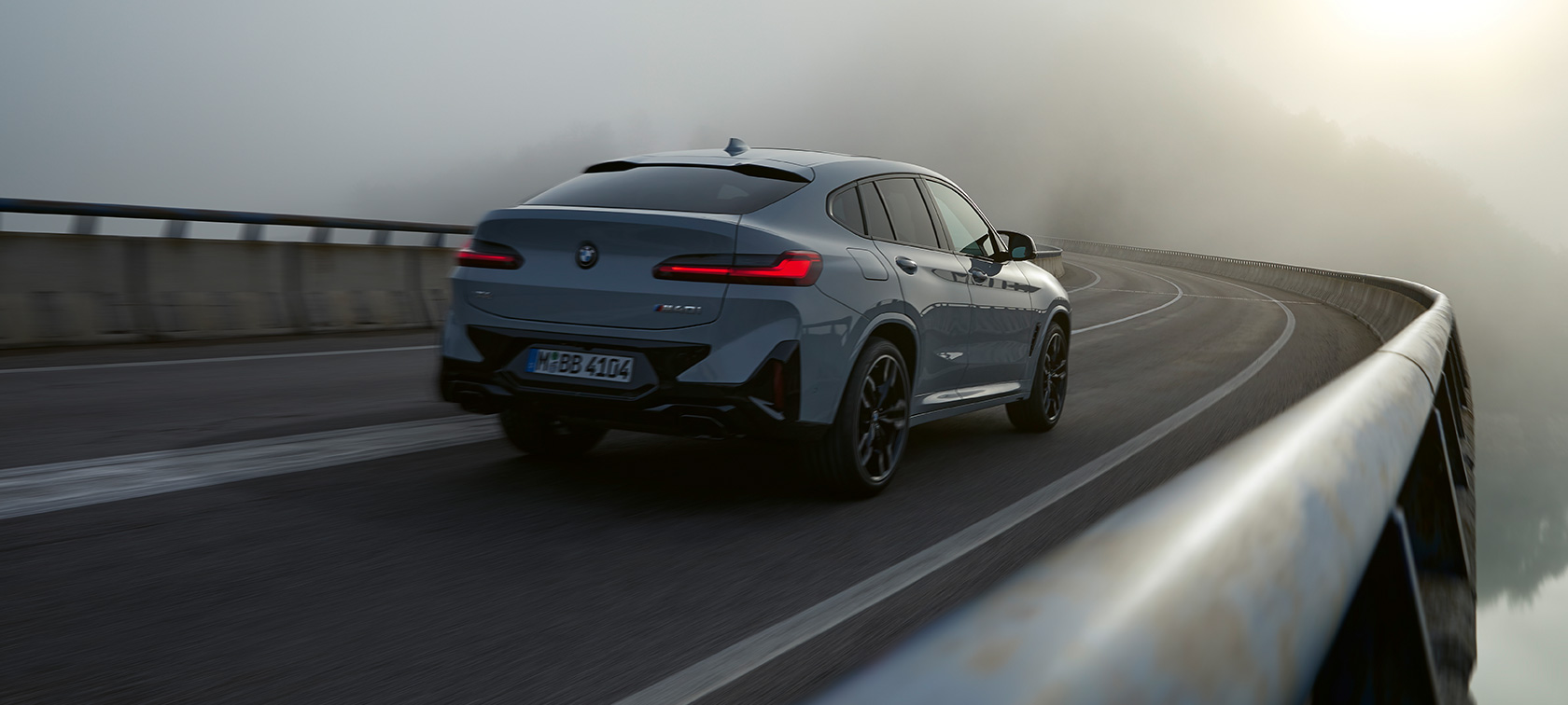 BMW X4 G02 Accessoires d’origine BMW 2021 BMW X4 G02 Accessoires d'origine BMW Brooklyn Grau vue de trois quarts arrière 2021