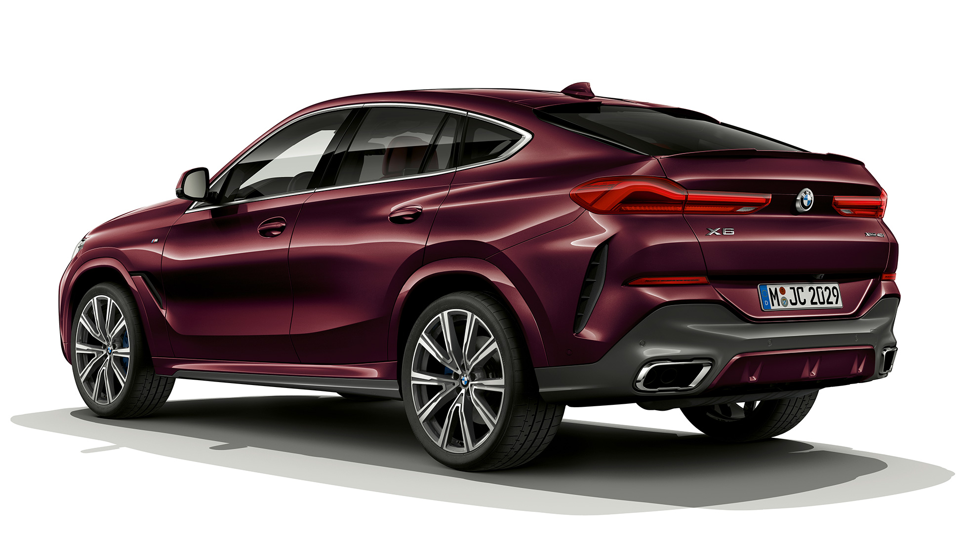 BMW X6 avec BMW Individual, arrière. Vue de trois quarts arrière de la BMW X6 avec BMW Individual.