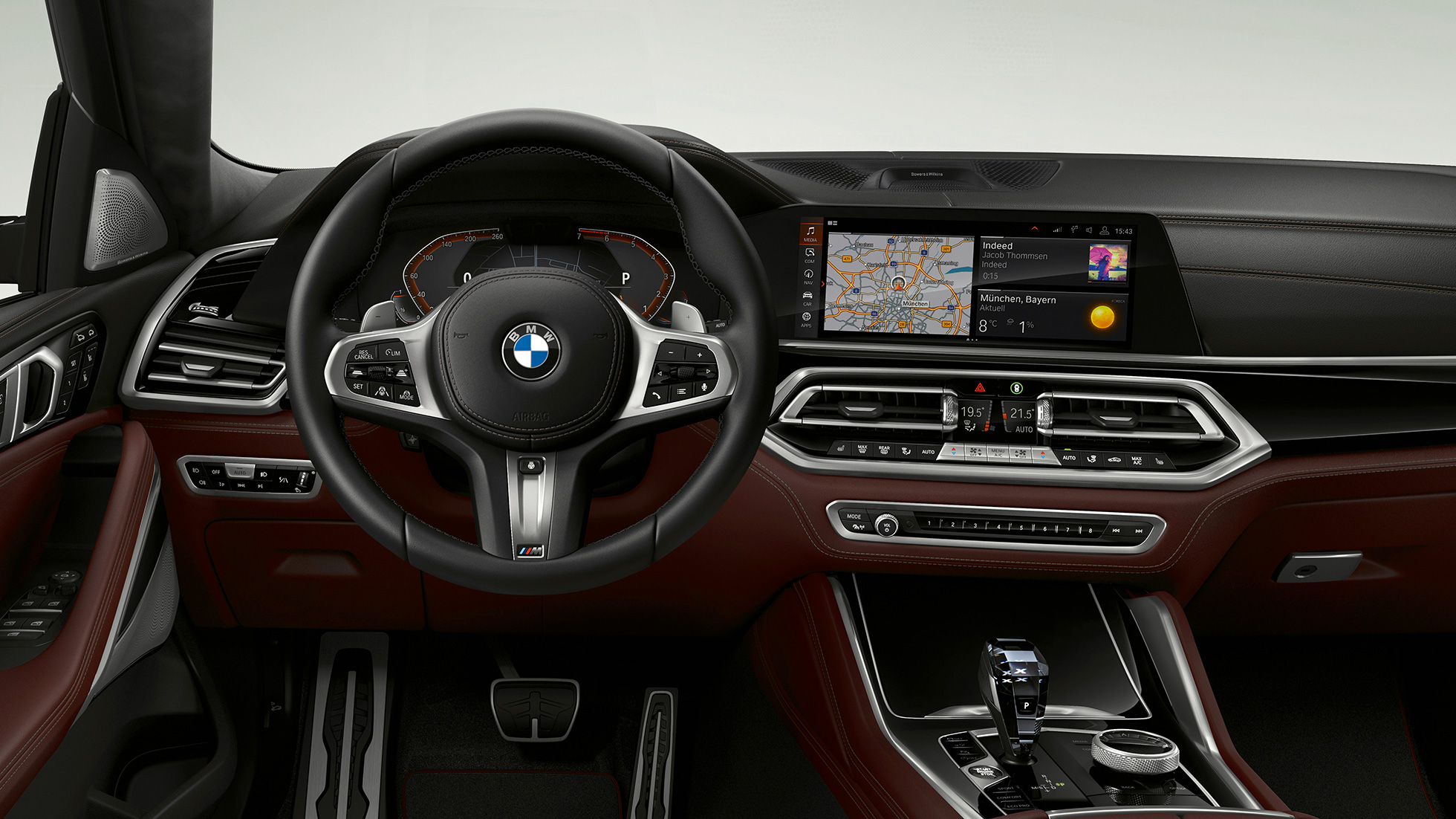 BMW X6 avec BMW Individual, poste de conduite. Intérieur de la BMW X6 avec BMW Individual, vue du poste de conduite.