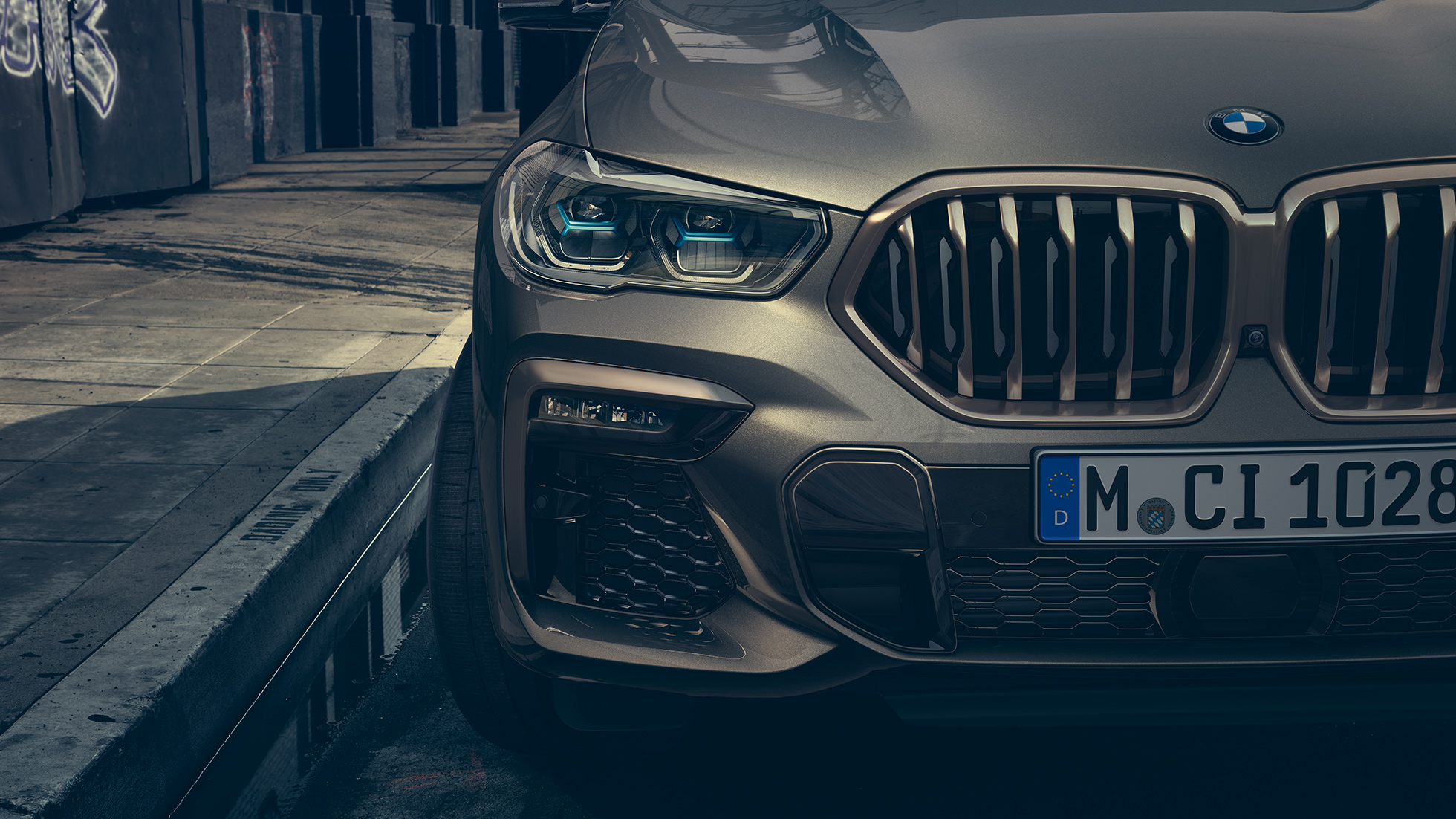 BMW Laserlight. Gros plan de la BMW X6 avec vue sur l’éclairage au laser.