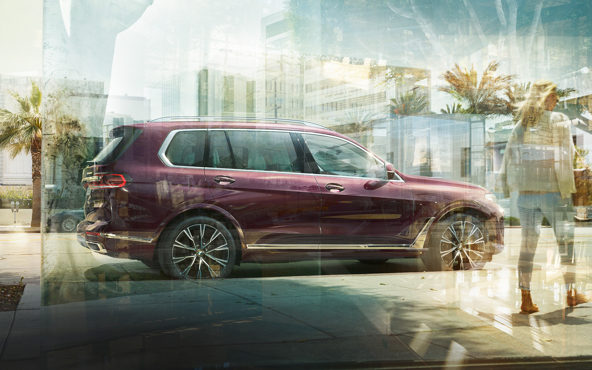 Vue de profil de la BMW X7 Individual xDrive40i G07 2018 Ametrin metallic stationnée dans un décor urbain Vue de profil de la BMW X7 Individual xDrive40i G07 2018 Ametrin metallic stationnée dans un décor urbain