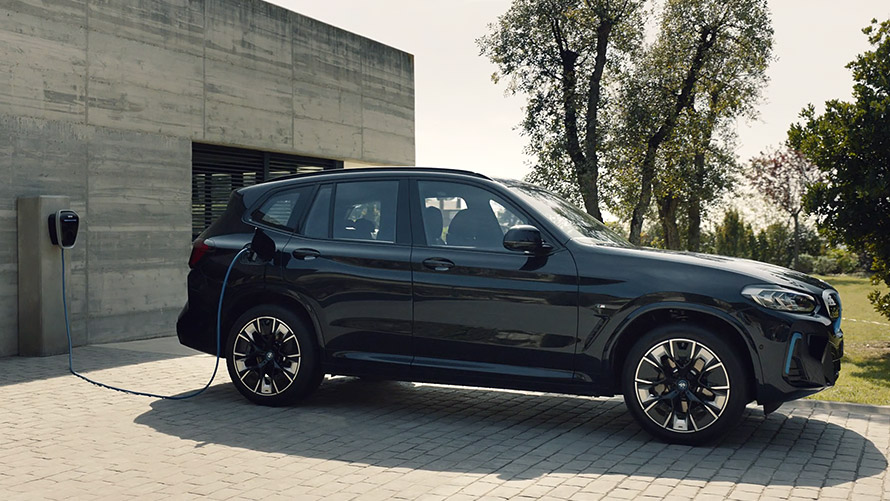 Véhicules électriques BMW : BMW iX3 – recharge à domicile en vidéo Véhicules électriques BMW : BMW iX3 – recharge à domicile en vidéo