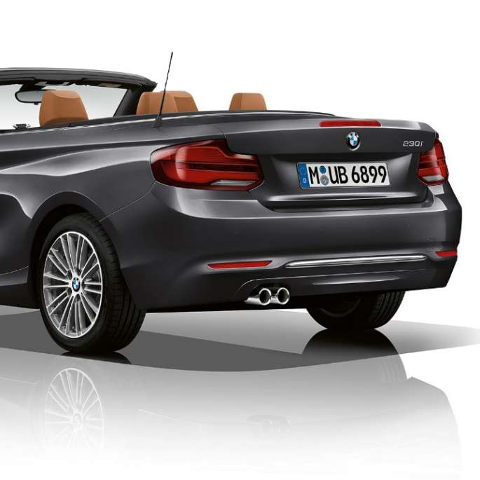 BMW Série 2 Cabrio, Modèle Luxury, vue de trois quarts de la poupe BMW Série 2 Cabrio, Modèle Luxury, vue de trois quarts de la poupe