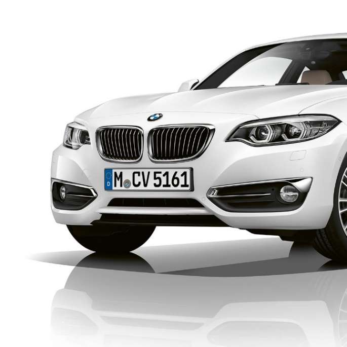 BMW Série 2 Coupé, Modèle Luxury, vue de trois quarts face BMW Série 2 Coupé, Modèle Luxury, vue de trois quarts face