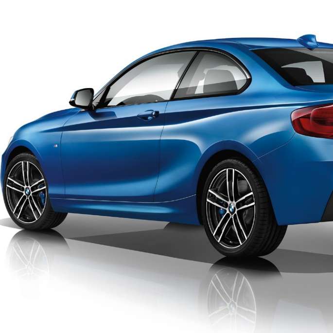 BMW Série 2 Coupé, Modèle M Sport, vue de trois quarts de la poupe BMW Série 2 Coupé, Modèle M Sport, vue de trois quarts de la poupe