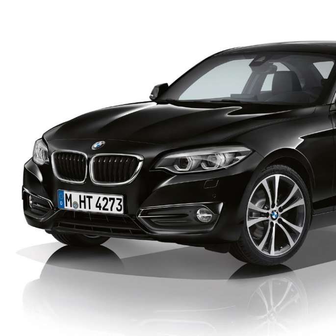 BMW Série 2 Coupé, Modèle Sport, vue de trois quarts face BMW Série 2 Coupé, Modèle Sport, vue de trois quarts face