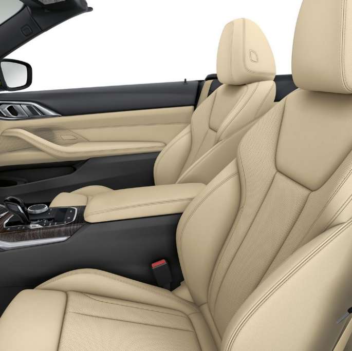 Habitacle de la BMW Série 4 Cabriolet G23 2020, poste de conduite et sièges