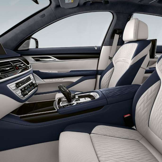 BMW Série 7 Berline avec Kit M Sport, revêtement intérieur en cuir BMW Série 7 Berline avec Kit M Sport, revêtement intérieur cuir en Dakota Schwarz