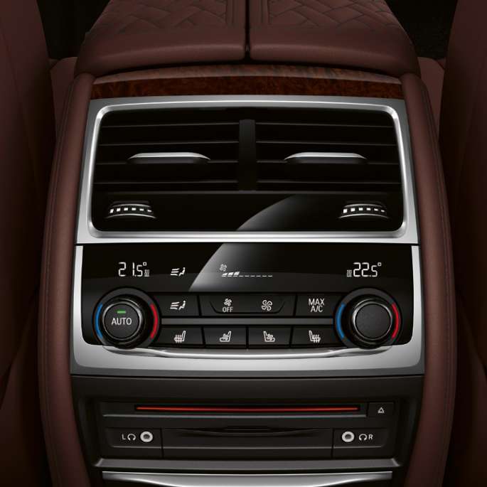 BMW Série 7 Berline avec Kit M Sport, système de régulation de la climatisation BMW Série 7 Berline avec Kit M Sport : vue en gros plan du système de régulation de la climatisation