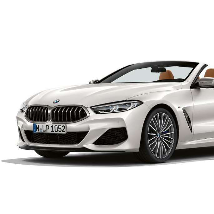 BMW M850i xDrive, Mineralweiß metallic, vue de trois quarts avant. BMW M850i xDrive, Mineralweiß metallic, vue de trois quarts avant.