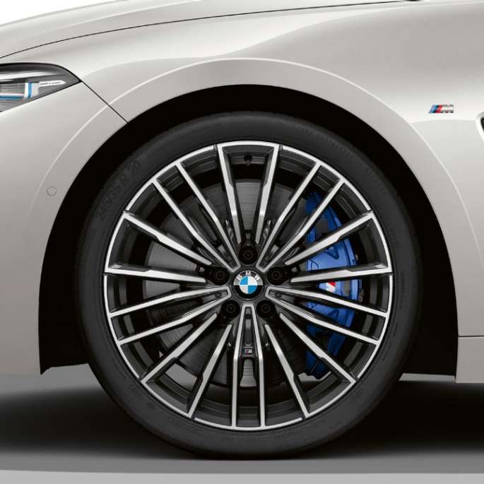 BMW M850i xDrive, Mineralweiß metallic, jantes en alliage léger de 20", multirayons 729 M. BMW M850i xDrive, Mineralweiß metallic, jantes en alliage léger de 20", multirayons 729 M.