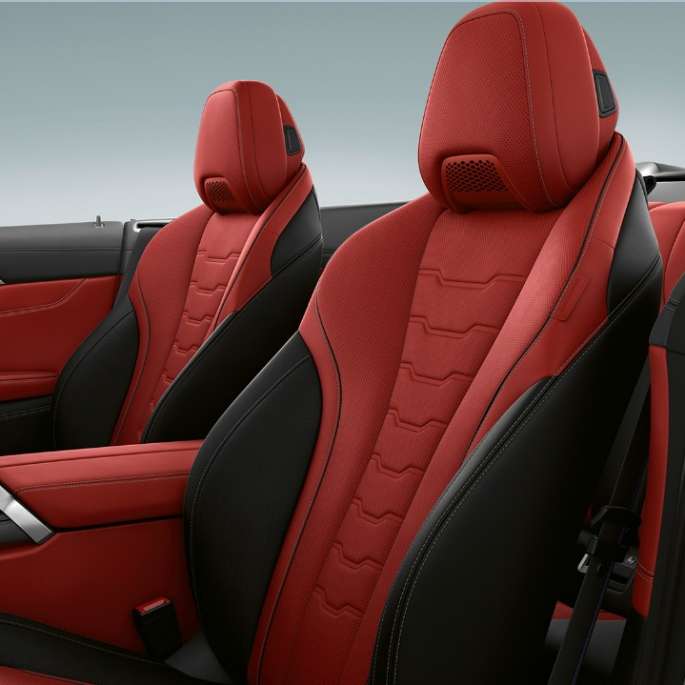 BMW M850i xDrive, Carbonschwarz metallic, équipement cuir étendu BMW Individual en cuir Merino Fionarot/Schwarz. BMW M850i xDrive, Carbonschwarz metallic, équipement cuir étendu BMW Individual en cuir Merino Fionarot/Schwarz.